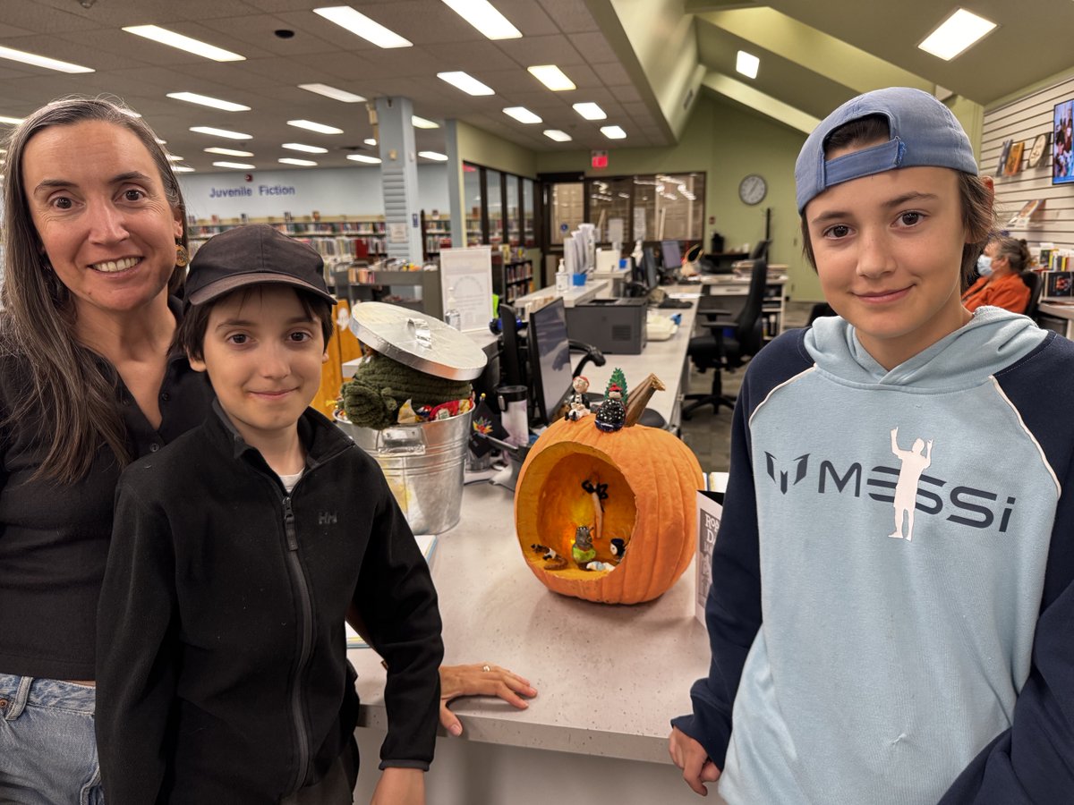 ThoroldLibrary's tweet photo. Another fantastic entry in our Literary Pumpkin Contest! Get your entries in before 8 pm tonight! 🍂🎃🍂 https://t.co/Vexom9KP0C