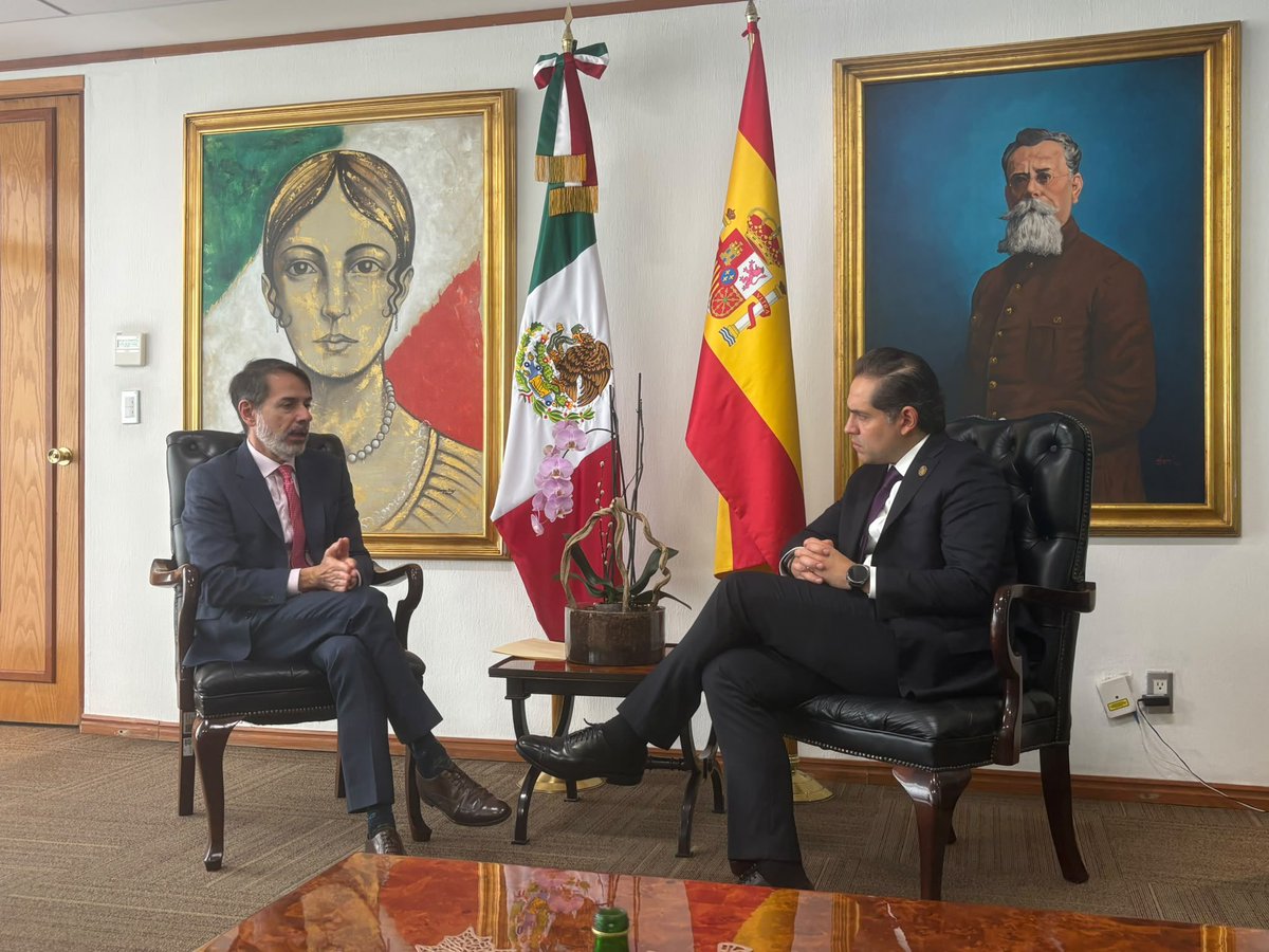 EmbEspMex's tweet photo. El embajador de España 🇪🇸 se ha reunido hoy con el nuevo presidente de la Mesa Directiva de la Cámara @RaulBCCue. El trabajo parlamentario con las nuevas Cortes Generales en España será fundamental para seguir fortaleciendo la relación bilateral. https://t.co/eXJhMjADph