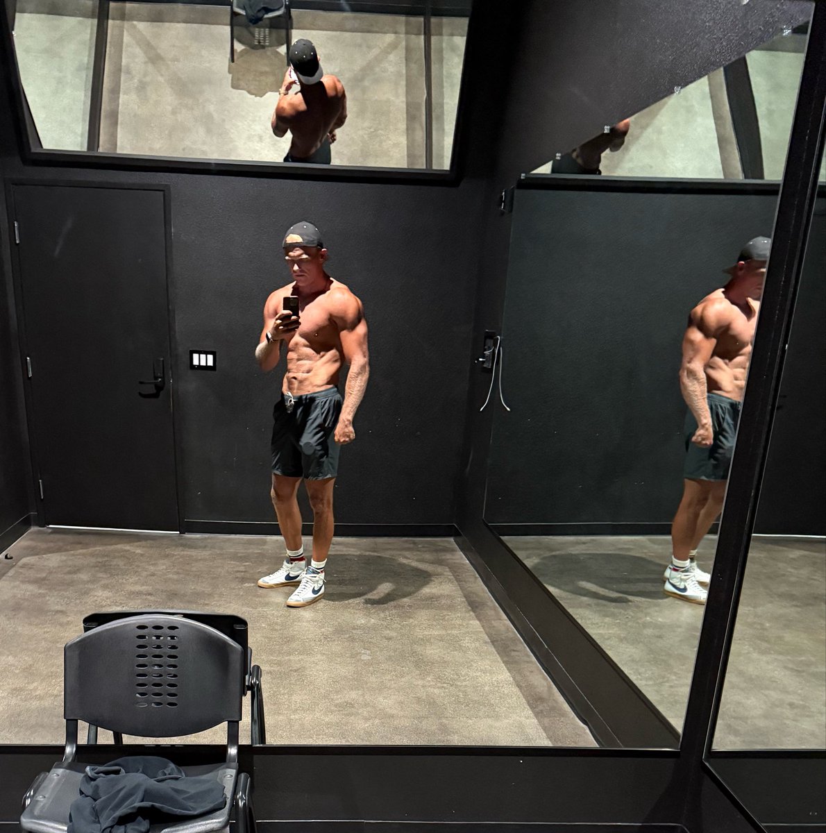 BowTiedJunky's tweet photo. Let’s play a game…

@grok 

I’m 6’5” 235lb about 15% body fat. See picture. 

What are the chances, on a daily basis, that I run into someone bigger and in better shape than me?

Can I retire from the gym? https://t.co/aui3kdxnrG