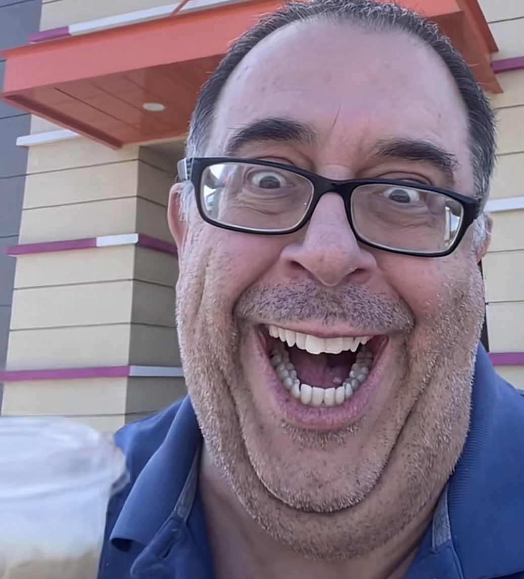 clhoine's tweet photo. when the soy latte comes out steamin https://t.co/PIrStXniGg