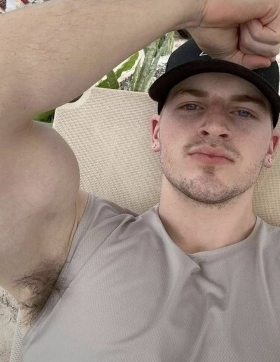 ILBABJake's tweet photo. My toxic as fuck white bro right here. https://t.co/YeaNqQG42c