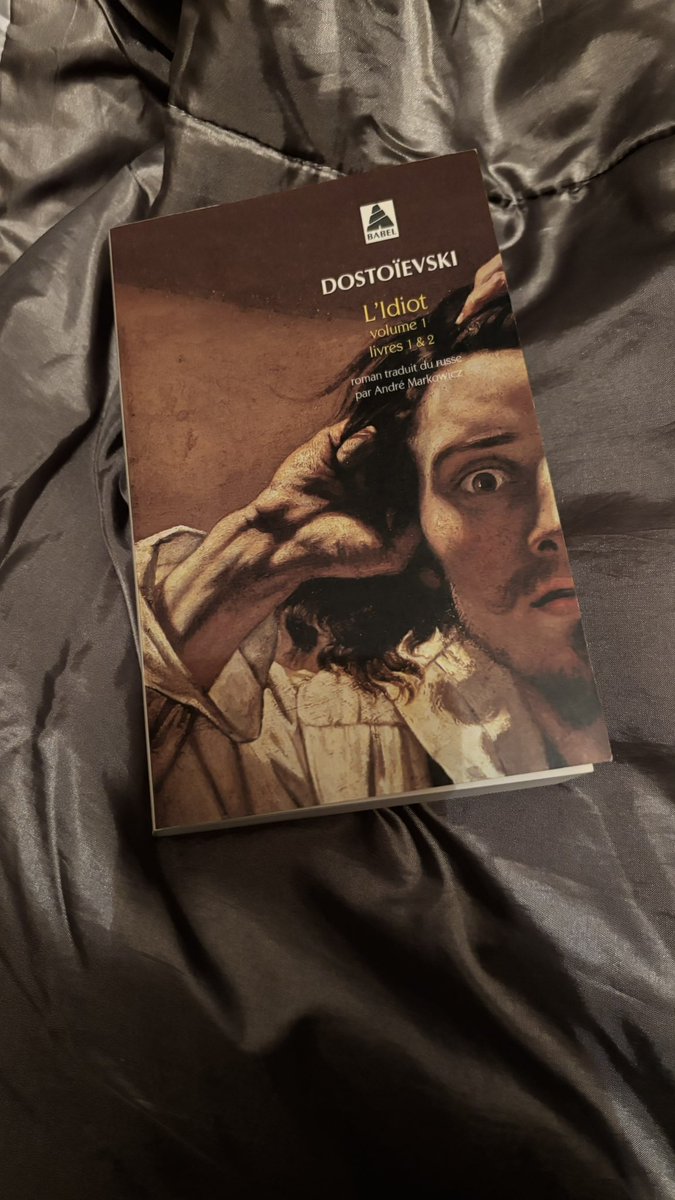 BlackouFr's tweet photo. Ma lecture nocturne ! Dostoïevski avec « L’idiot » https://t.co/KGtnnggOBN