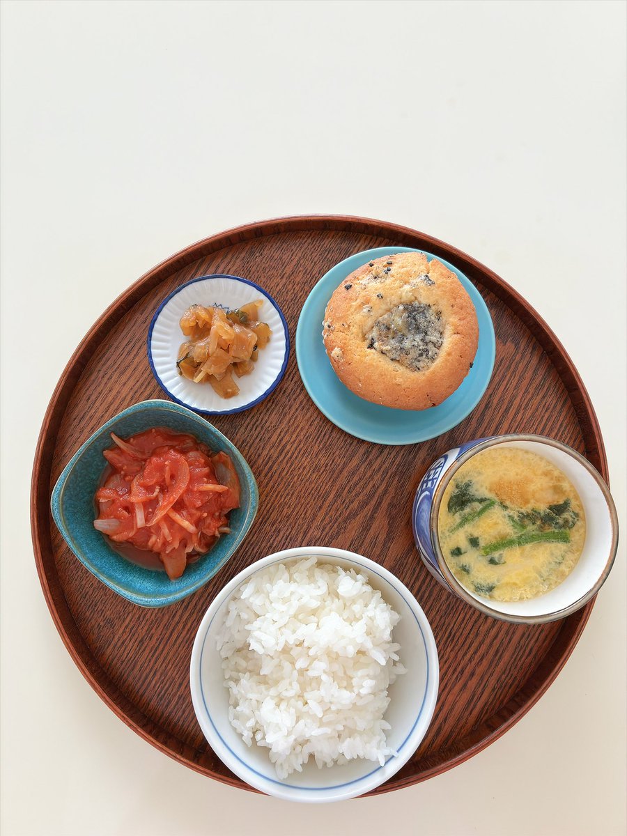 Whalesong_2021's tweet photo. 退院12日目のごはん🍚
朝
写真1
昼
写真2
おやつ
コーヒー、はちみつレモン
夜
写真3
お昼をちゃんと食べたから、おやつはドリンクのみ。家に居られる時はいいけど、出先では厳しい。ちなみにお昼はマフィンも食べてみた。大丈夫だった✨たまーにのご褒美✨
#uc
#潰瘍性大腸炎 https://t.co/xC32wV7rkC