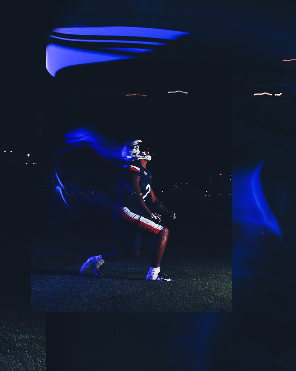 UVAFootball's tweet photo. Our house.

⚪️🔵🔵

#GoHoos 🔶⚔️🔷 https://t.co/SoCCNa8ehJ