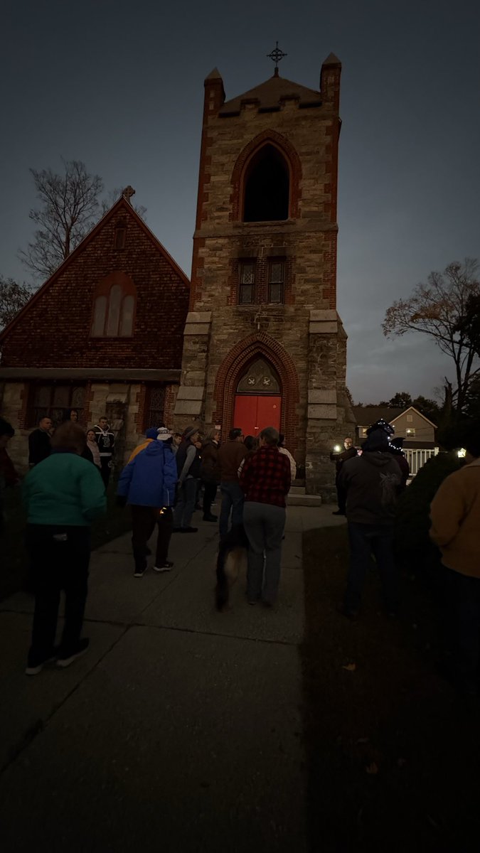 Kimmy268's tweet photo. The 13th bell 🔔 tolls in the tower👻👻..!!Our narrator was wonderful..!!great storytelling 🥳🥳 https://t.co/FKJ7tH4alS