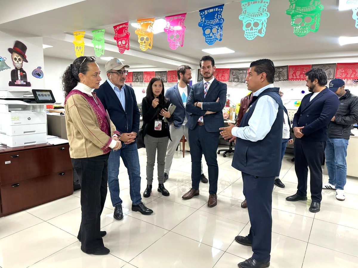comar_sg's tweet photo. La Coordinadora General de la #COMAR, @xade_mm recibió a @hamdiulukaya, fundador y presidente de @TentOrg, con quien sostuvo una reunión de trabajo, compartió el modelo de atención e integración y dialogó sobre el fortalecimiento de las vías de colaboración. 🤝 https://t.co/7SIuHWYVtX