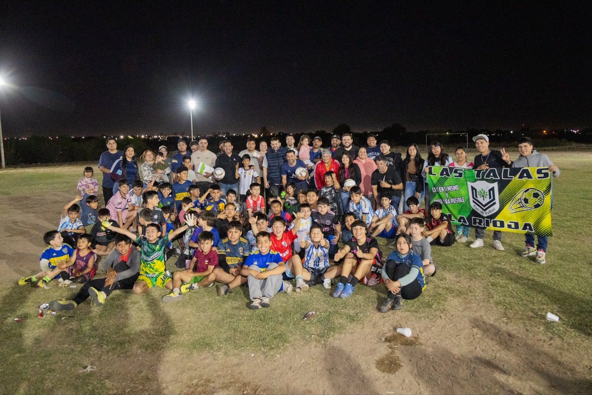 turcomenem's tweet photo. Más deporte en los barrios es más futuro para nuestros chicos. ⚽️💙

Compartimos una merienda con los más de 70 chicos de la Escuela de Fútbol de Las Talas, acompañando su crecimiento desde hace dos años.

La contención se construye con hechos, oportunidades y presencia. ¡Seguimos apostando al deporte en cada barrio!