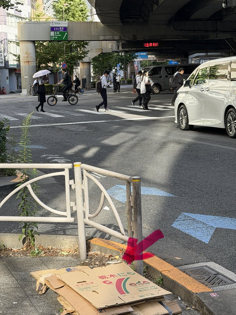 agepoxyo's tweet photo. おはよー
東京で見つけた栃木

韮 https://t.co/VxDx5eKbQP