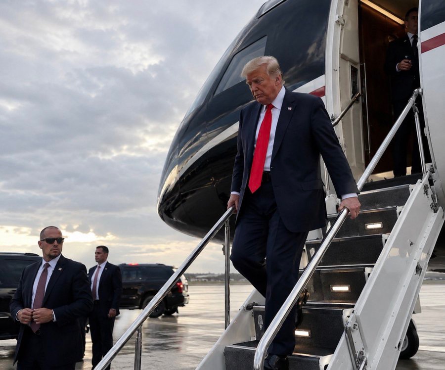 KashPatelwhit's tweet photo. If Donald Trump visited your country, would you welcome him?

👍 Yes
👎 No https://t.co/VAq8gTiNse