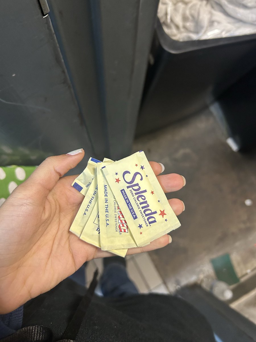 dolllllliiieee's tweet photo. swiping splenda from my job cause i’m #young and #turnt 😜😜😜😜 https://t.co/iwwLPAOF9h