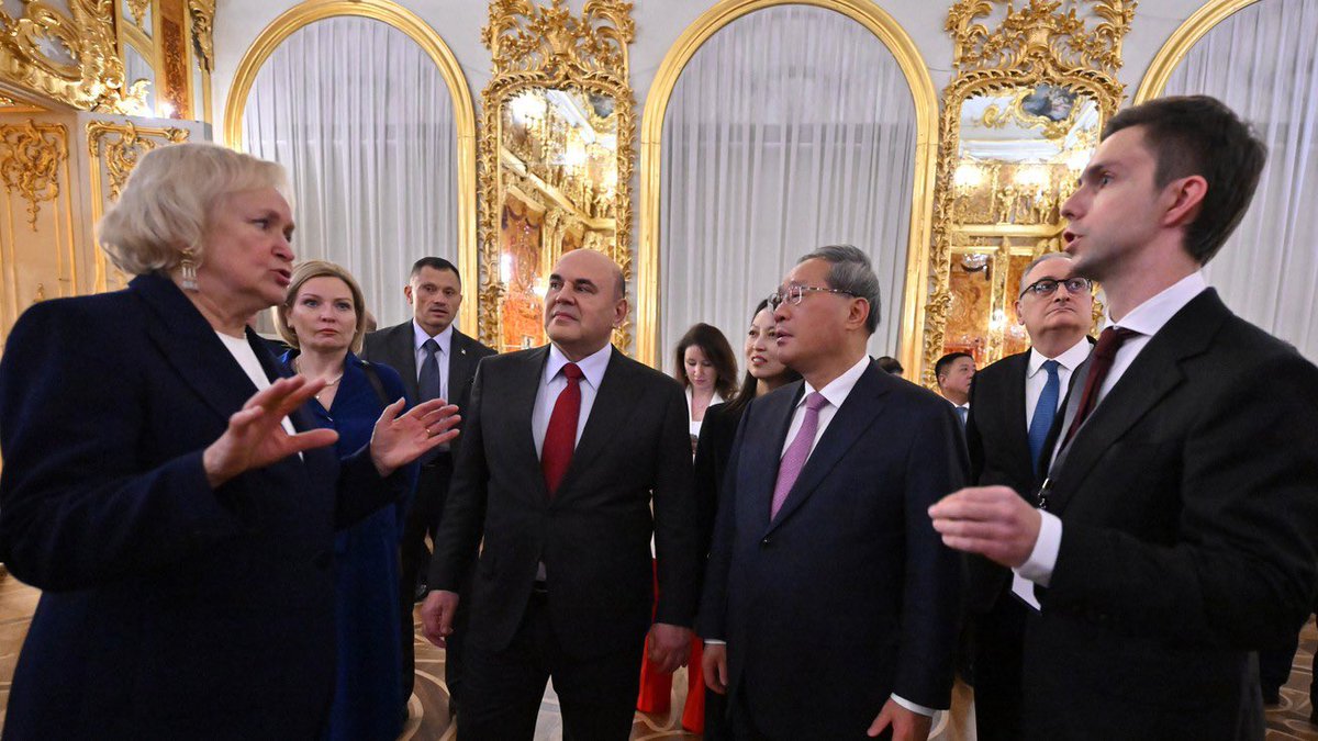 1860rm's tweet photo. 🇨🇳🇷🇺 The future is definitely cooperating with Russia and China. 

Chinese Premier Li Qiang is in St Petersburg for discussions with his counterpart, Russian Premier Mikhail Mishustin, on the issues of trade, economics, industry, energy, culture, and education. 

Li was given a tour of the palaces of Catherine and of Alexander I at the Tsarskoye Selo, and was shown the Chinese Hall of Catherine the Great. 

The palace of Tsarskoye Selo was also the site of the Imperial School, which the young Alexander Pushkin attended and at which he had made his debut as a poet.

They were joined by the Minister of Culture, Olga Lyubimova, and the First Deputy Minister of Finance, Irina Okladinkova.