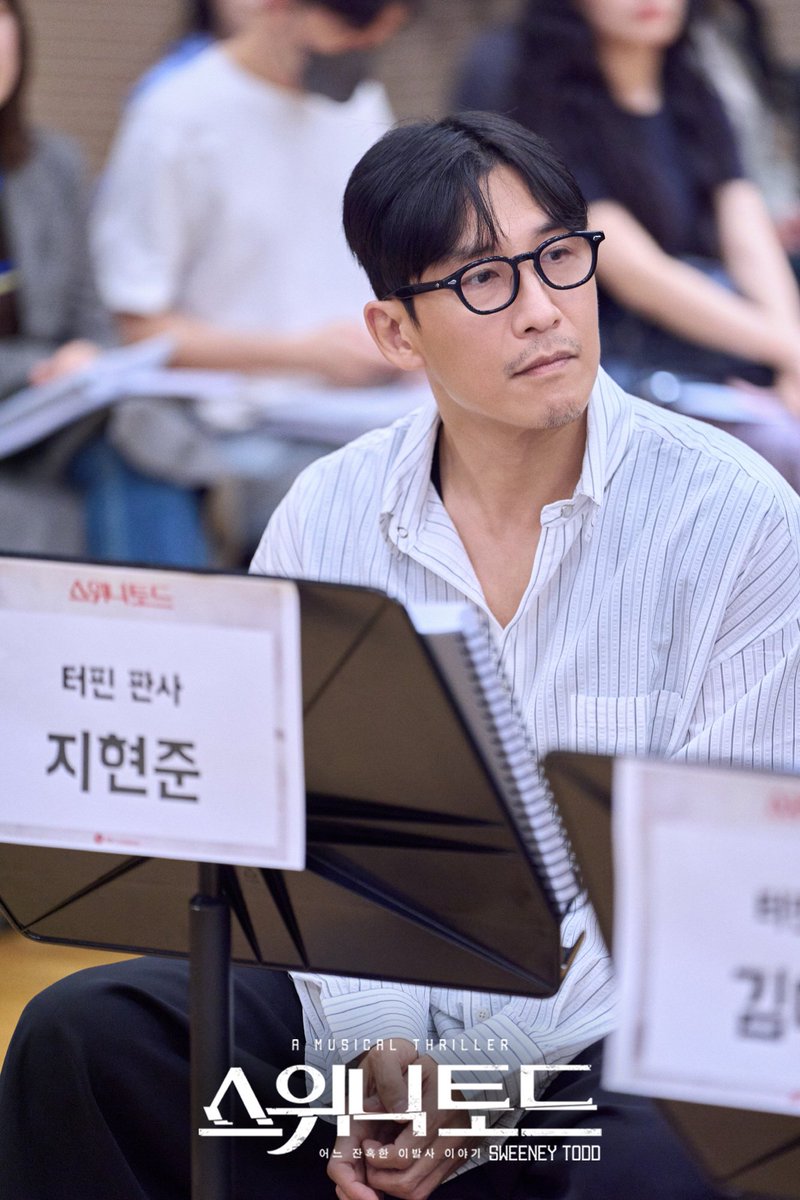 od_musical's tweet photo. #뮤지컬 #스위니토드

10주년 시즌, 새로운 시작을 알리는 첫 만남✨

압도적인 캐릭터 싱크로율, 뜨거운 에너지로
완벽한 케미를 선보인 상견례 현장을 공개합니다!

이 시대 최고의 스릴러 뮤지컬
𝐒𝐖𝐄𝐄𝐍𝐄𝐘 𝐓𝐎𝐃𝐃

2026.12.04 GRAND OPEN
#디큐브링크아트센터 https://t.co/6fvA3yFNT9