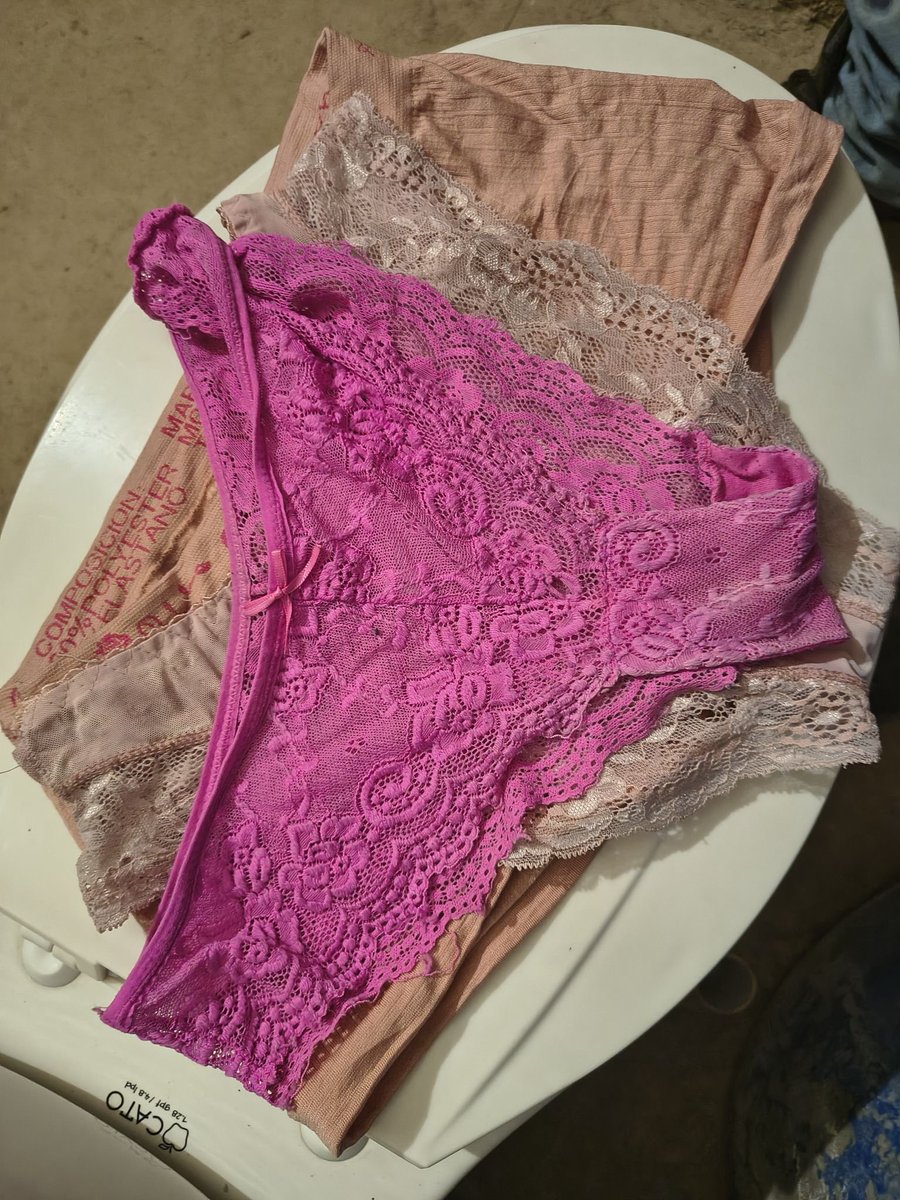 fetichista12345's tweet photo. La cuñada de un seguidor los deja deliciosamente ricos 🤤🤤🤤 que ganas de olerlos https://t.co/grGsncGgO3
