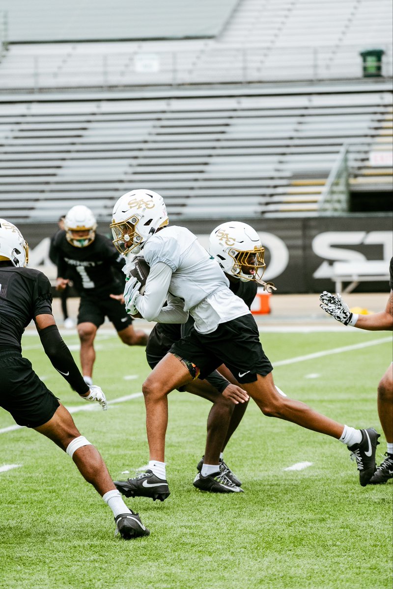 SacHornetsFB's tweet photo. 𝙒𝙊𝙍𝙆 🔒

#StingersUp | #GreenLine | #ZoTime https://t.co/7fU7F5NsjF