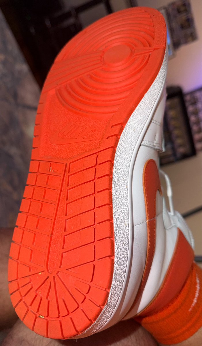 JsNDunks's tweet photo. Jordan Air Ship Team Orange https://t.co/FTKmxX3Hvc