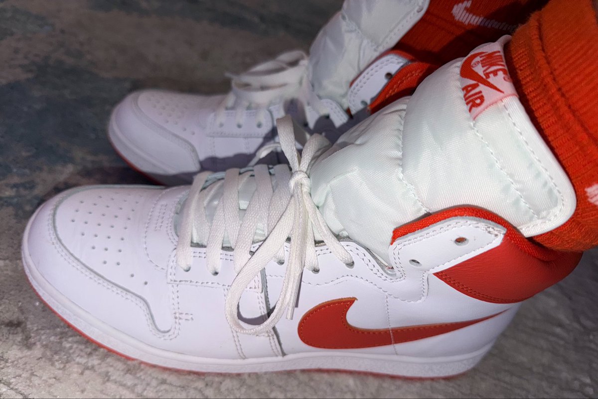 JsNDunks's tweet photo. Jordan Air Ship Team Orange https://t.co/FTKmxX3Hvc