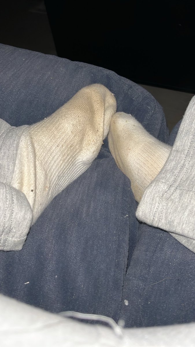 Jonatha61670025's tweet photo. Who wanna smell😋 #feetfetish #feet #feetworship #ass #socks https://t.co/JcpEIqGBZ3