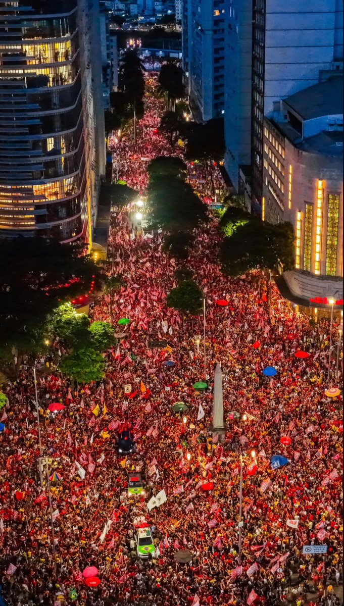 DudaSalabert's tweet photo. Belo Horizonte é Lula ❤️🇧🇷 

📸 @ricardostuckert https://t.co/N06KBjvCVs