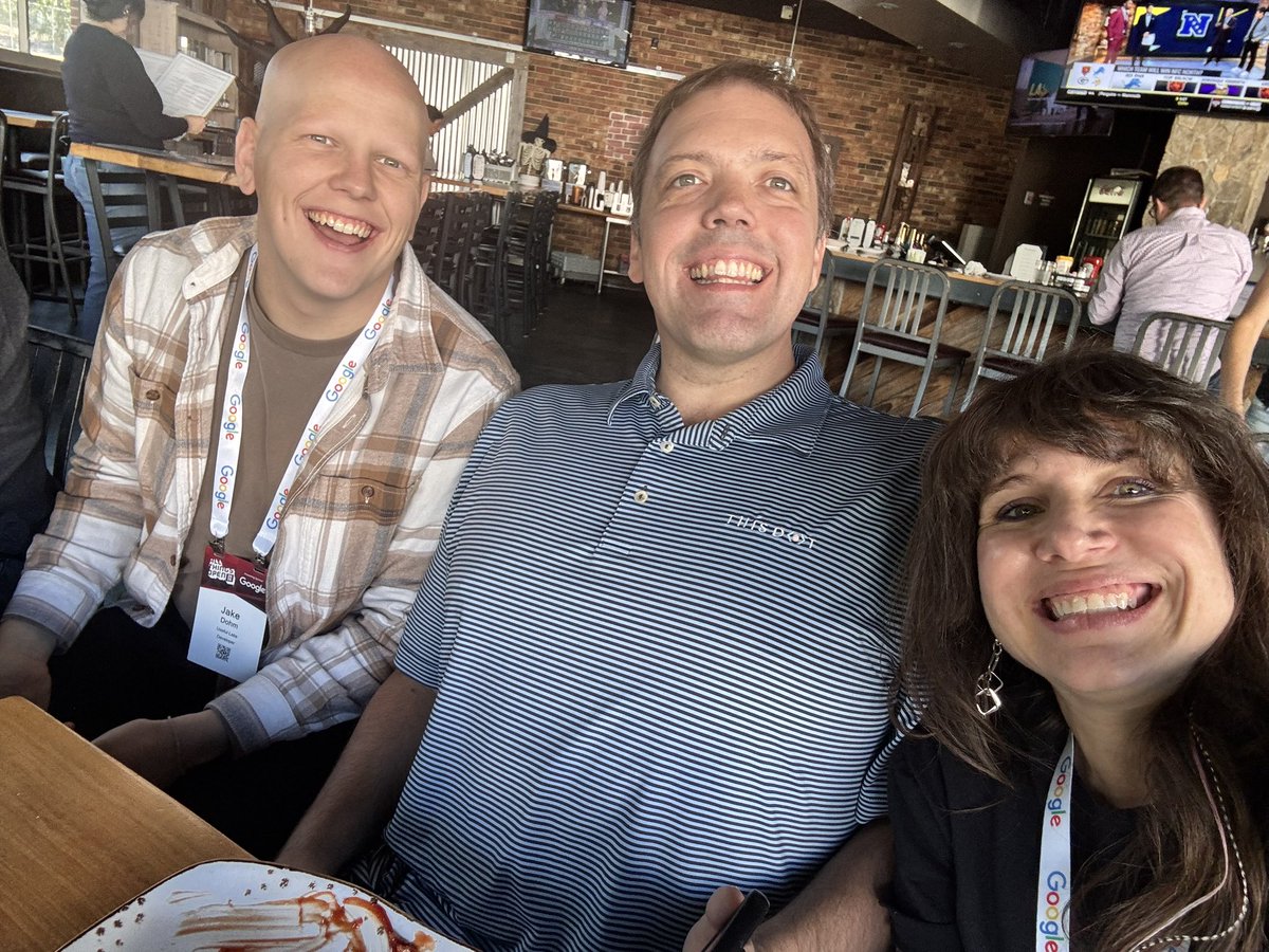 RoxanaCodes's tweet photo. Thanks for putting this lunch together @JakeDohm! It was such a good time! @xirclebox, @BekahHW, @robocell, @TasonJorres, @bencodezen, @amyegan, @tdesseyn, @patrickhmaciel, @johnnyhawley 
#allthingsopen https://t.co/HaRWeamBWQ