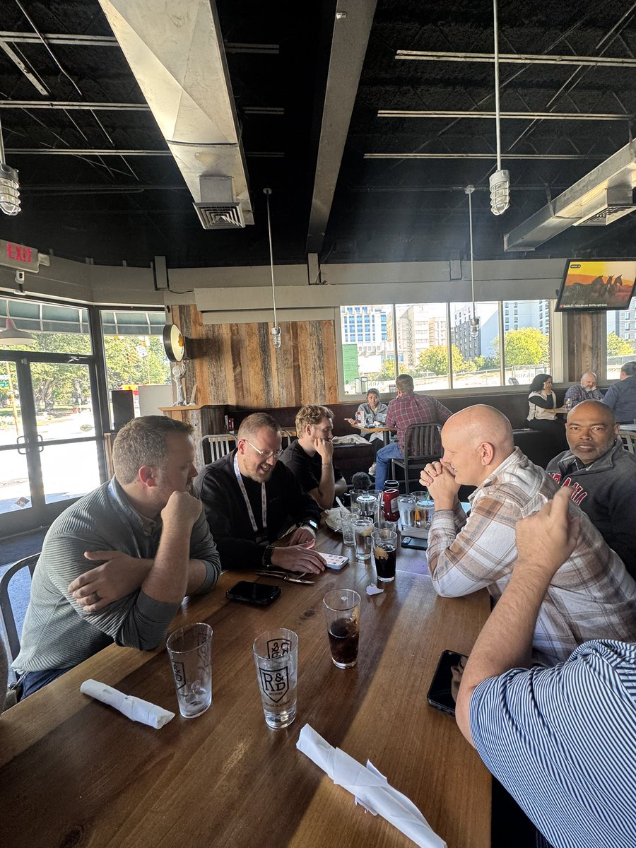 RoxanaCodes's tweet photo. Thanks for putting this lunch together @JakeDohm! It was such a good time! @xirclebox, @BekahHW, @robocell, @TasonJorres, @bencodezen, @amyegan, @tdesseyn, @patrickhmaciel, @johnnyhawley 
#allthingsopen https://t.co/HaRWeamBWQ