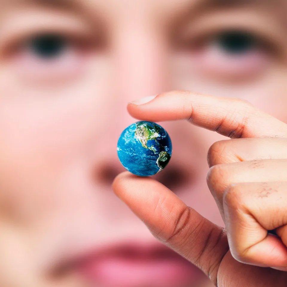 micyoung75's tweet photo. Ronan Farrow reported in 2023 that the Pentagon signed a SpaceX contract to keep Musk from being able to cut off Ukraine’s battlefield connectivity at will. Colin Kahl described it as a way to lock in service so Musk couldn’t just flip the switch.

WSJ now reports U.S. officials say Musk ordered the Oct. 14 Starshield slowdown anyway, after speaking with Trump.

If that reporting holds, the guardrail didn’t hold.