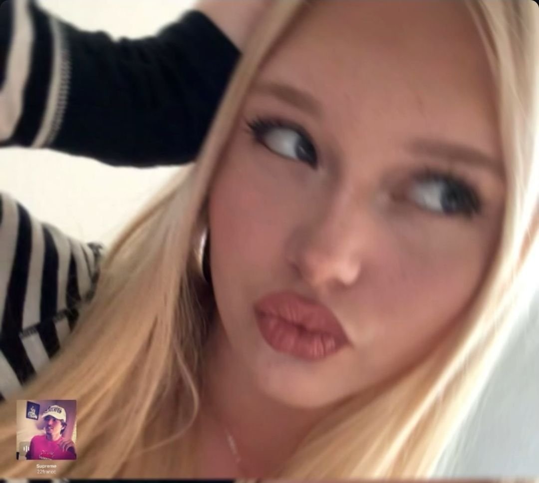 goon_tard1's tweet photo. @WBgirly made me #submit to her using my #irls against me. I had no chance so she turned me into her little girl #wankchat #wankbattle https://t.co/7uYhMaEcGZ