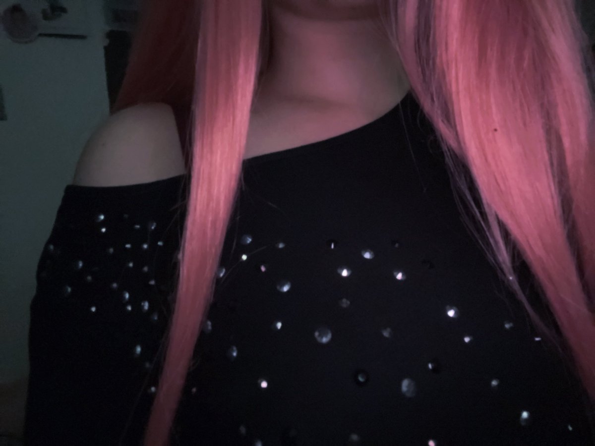 llumidoll's tweet photo. my mood changes completely when i’ve pink hair https://t.co/JNePIY8wiR