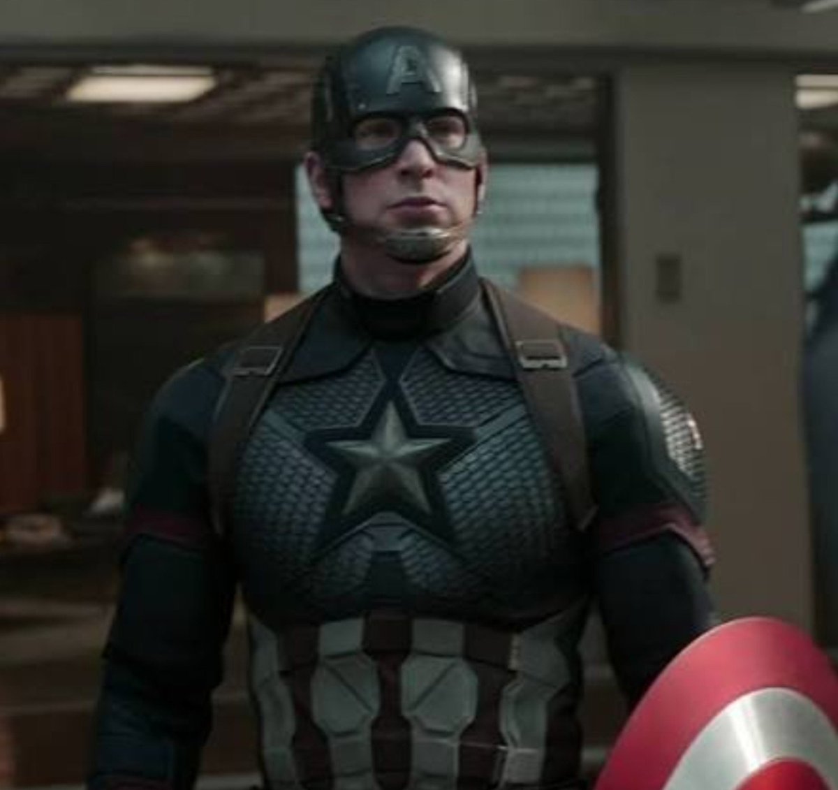 kittischmitti's tweet photo. Big fan of how captain America's stealth suit is significantly brighter and more vivid on screen than his 'comic accurate' one https://t.co/DTin0tdjKk