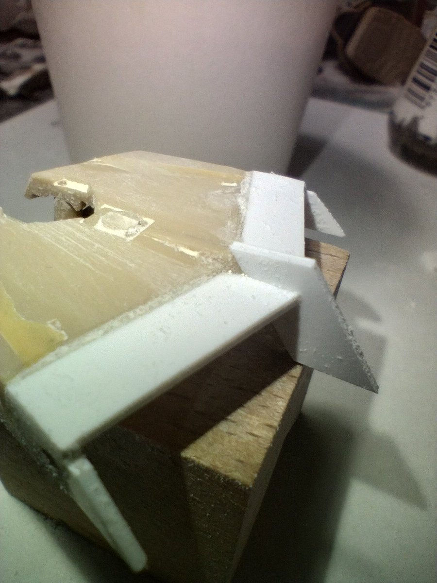 okoge_modeler's tweet photo. （仕上げ）
途中で尾翼部分が邪魔になったので一旦カットしました。後で再生することを誓います✌️

適当にヤスリで整えて、こんな感じになりました～😊 https://t.co/hfu4Fi0DI7