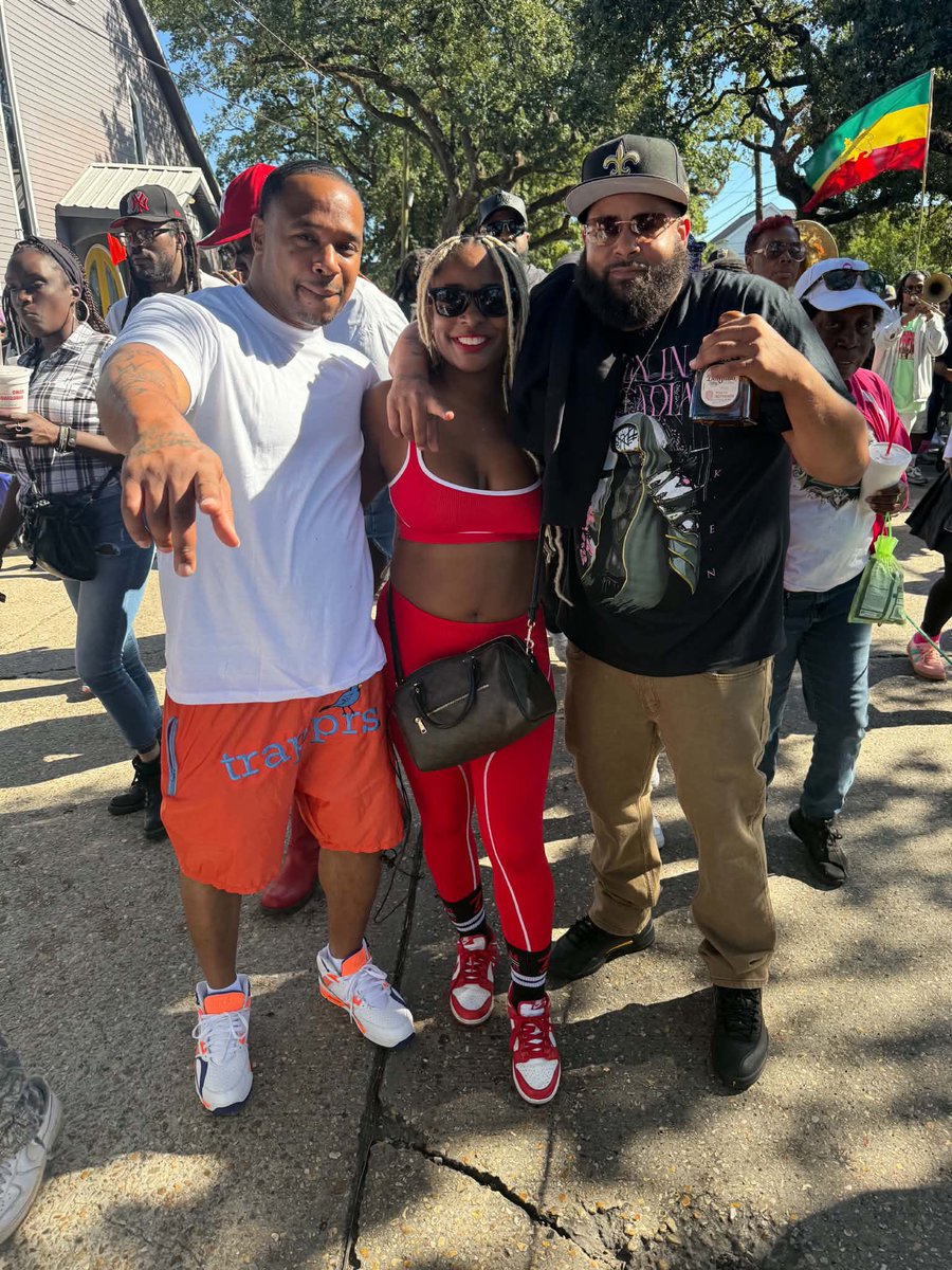 ShawnieceQB's tweet photo. Pretty cool thing happened Sunday at the Secondline. Met these dudes who said they follow me on FB and my Secondline videos made them come all the way from Virginia three weeks ago and then they had to return because it was so lit. They were celebrating their bdays🔥 https://t.co/QA6SGMj0cL