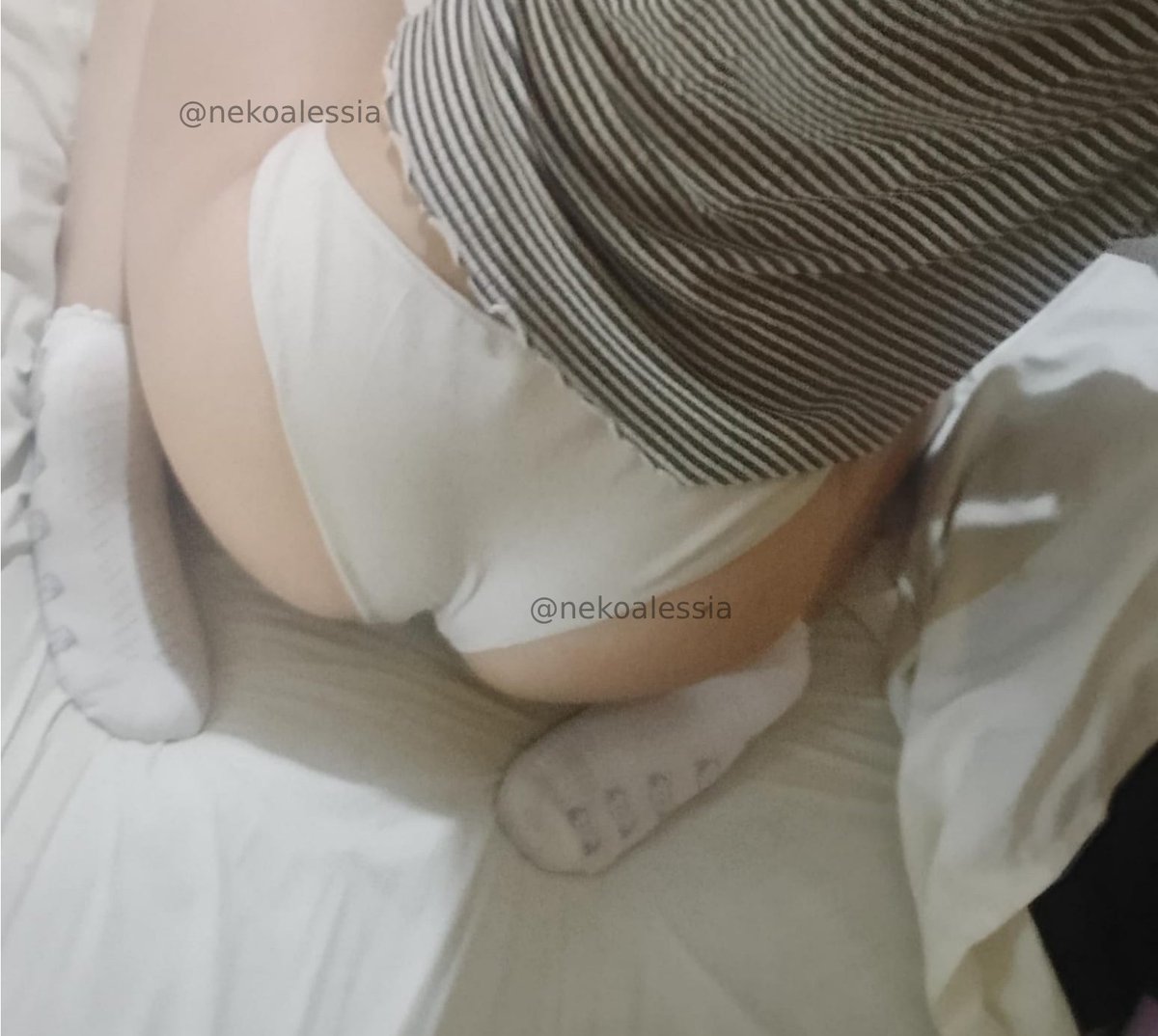 nekoalessia's tweet photo. ≽^- ˕ -^≼ Neko Alessia NEW POST 🐾 ᵎᵎ
╭・🌸 hihiii~ new postie 4 u >⩊<
┇ enjoy watching your lil kitten 🎀 ৎ
╰ 🍪 /ᐠ > ˕ <マ ₊˚⊹♡ meow!!
#kiddo #cnc #meow https://t.co/TcBExvcBDg