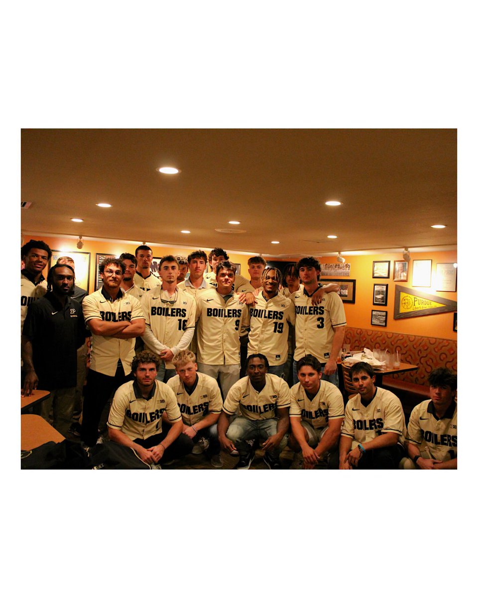 PurdueBaseball's tweet photo. Scenes from selecting the squads Tuesday night at Arni's in Lafayette. #BoilerUp #BLACKandGOLD https://t.co/fE5oBurf6B