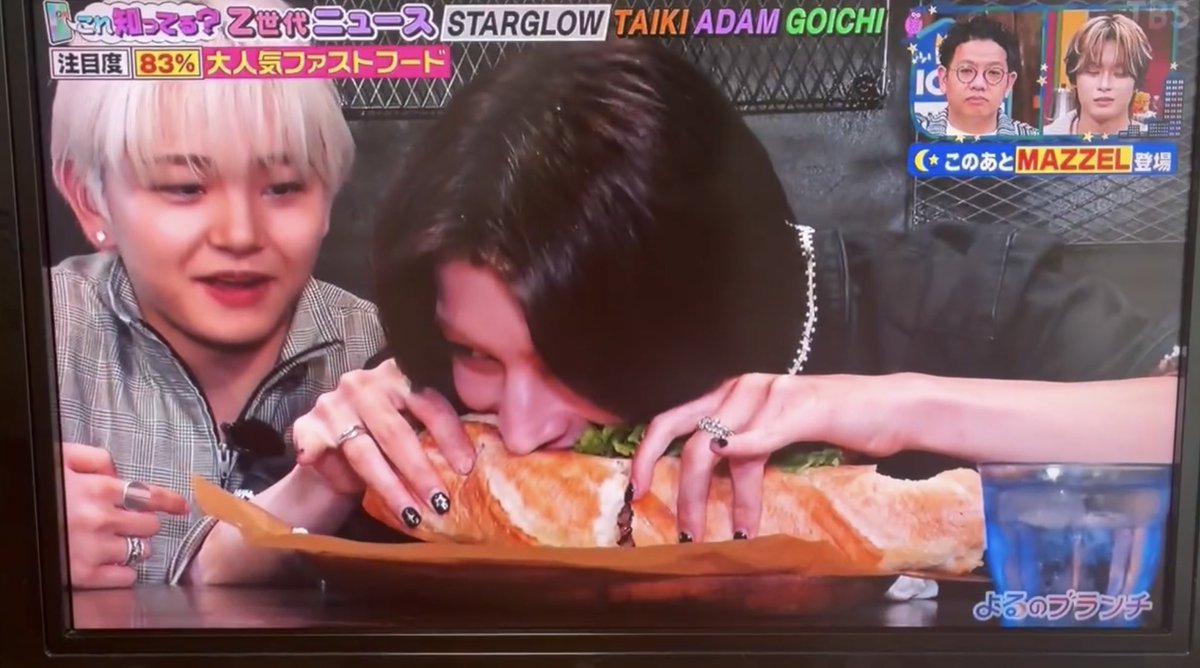 madchefs03's tweet photo. よるのブランチ様で当店新メニュー
ケバブドッグをSTARGLOW様ご来店でご紹介頂きました。

学生時代毎日ケバブ三昧だったというアダムさん！ご満足頂けたようで嬉しい限りです。
ありがとうございました😊

 #STARGLOW  #ADAM #よるのブランチ
@starglow_bmsg https://t.co/JxYxZPWzte