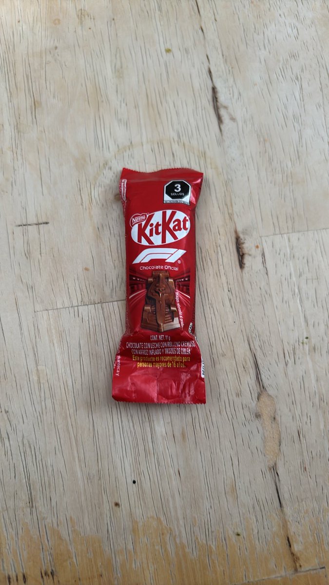 eli_orozcom's tweet photo. Fui hasta el Oxxo más lejano, pero se consiguió. Kit kat en forma de monoplaza 🏎️😌 https://t.co/bNnKJ4nf3Z