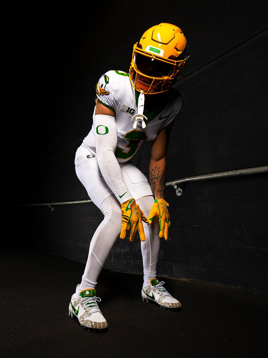 GoDucks's tweet photo. Turn it up. 

Game 7 uniform combo for @oregonfootball. #GoDucks https://t.co/PO4TPQXXEP