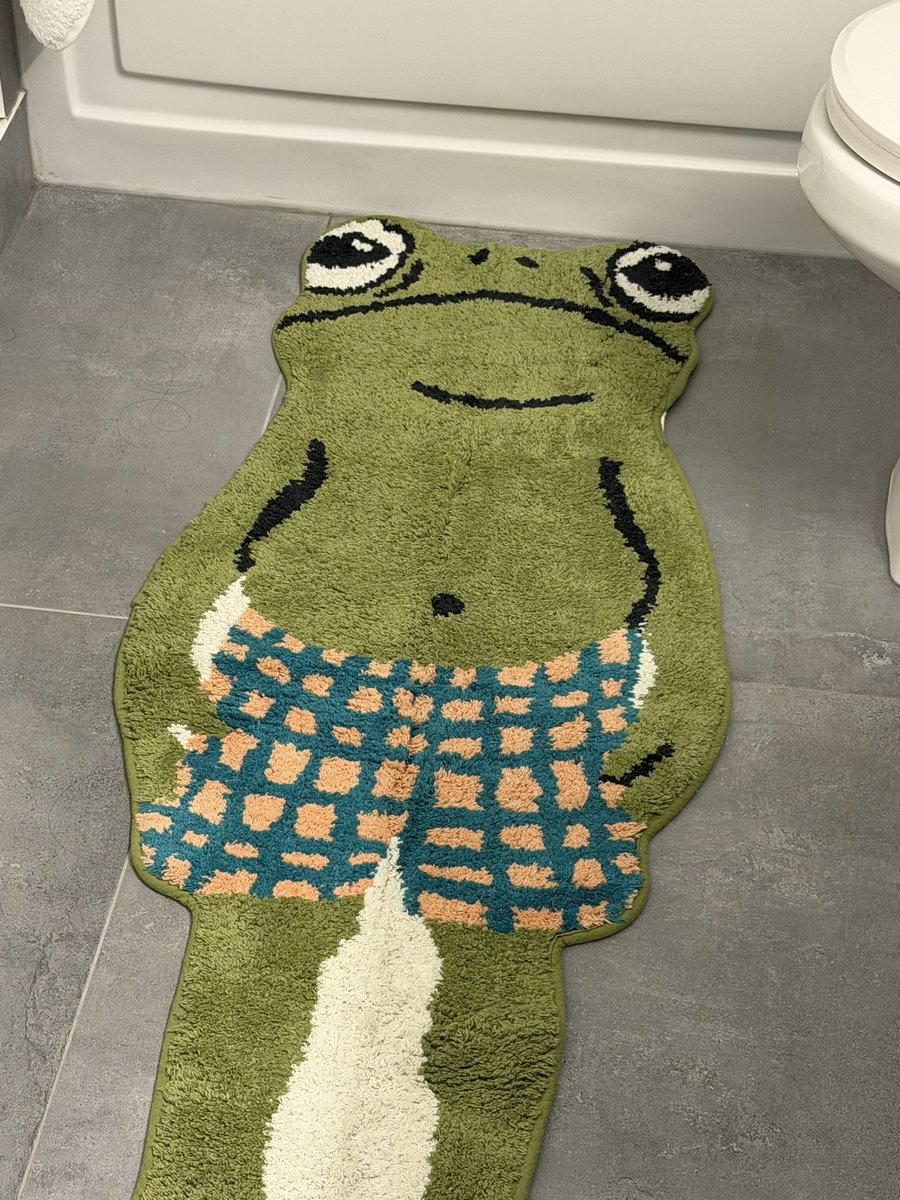 grovymango's tweet photo. New addition to the washroom https://t.co/vTJ2am5PdI
