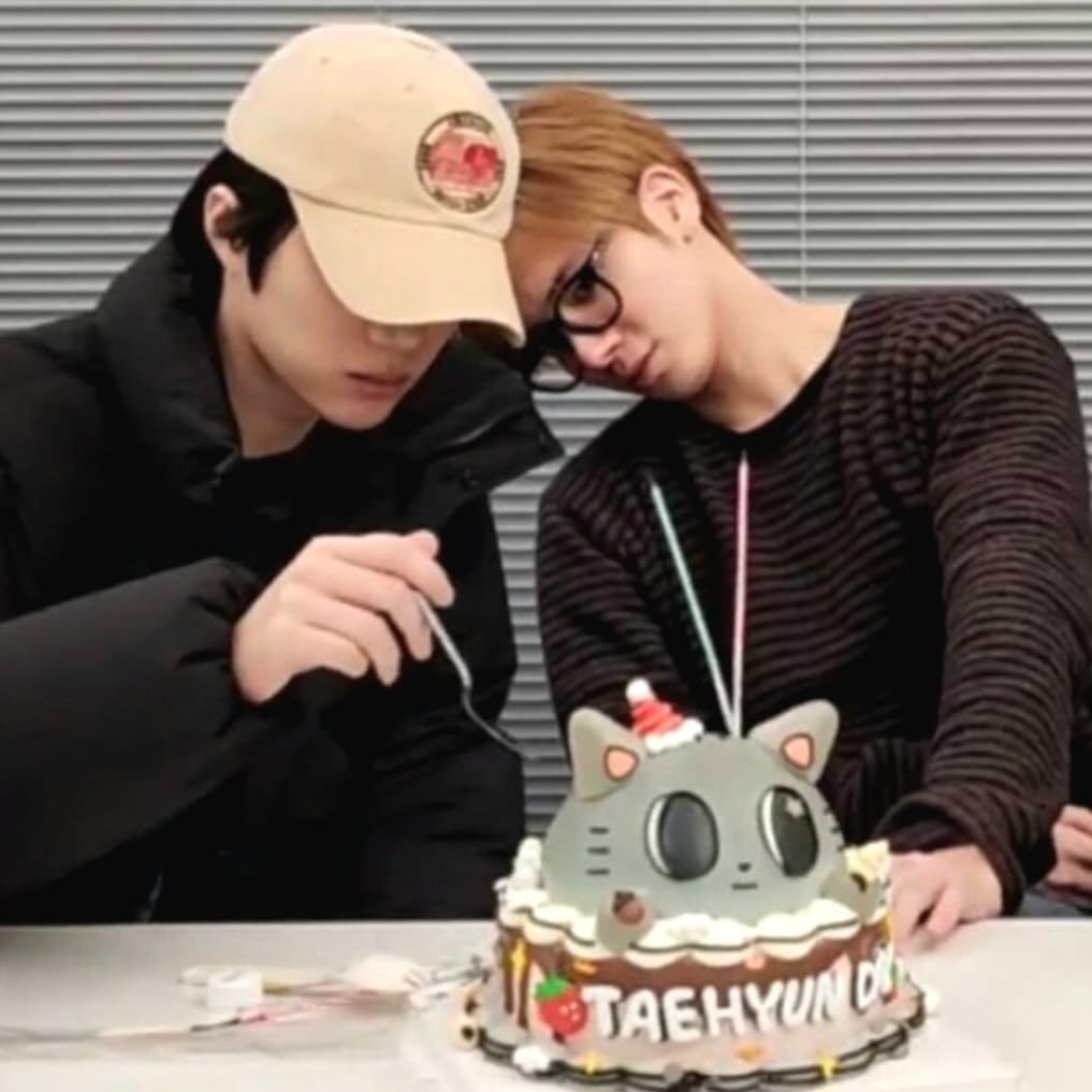 uppuzbear's tweet photo. If they were like that this  year for Taehyun’s birthday, what’s gonna happen next year? https://t.co/BVhzYlLsGr