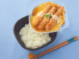 workouteating's tweet photo. きまぐれクックのローソンコラボ
エビフライ卵とじ丼を食べた率直な感想

エビフライの見た目は凄い大きいんだけど、中身のエビが小さすぎて、裏切られた感
衣と卵と天つゆの味しかしなかったな(味付けは美味しい)

話題になってる���あんかけチャーハンも食べてみようかな https://t.co/8htNrAnggN