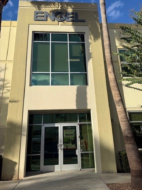 ASACLEAN's tweet photo. The countdown is over!
We're ready for tomorrow's Asaclean® &amp; ENGEL Tech Day in Corona, CA.

Looking forward to connecting with industry professionals for a day of learning, networking, and live demonstrations.

See you there!

#Asaclean #ENGEL #TechDay #PlasticsProcessing https://t.co/D0wwJ1RehY