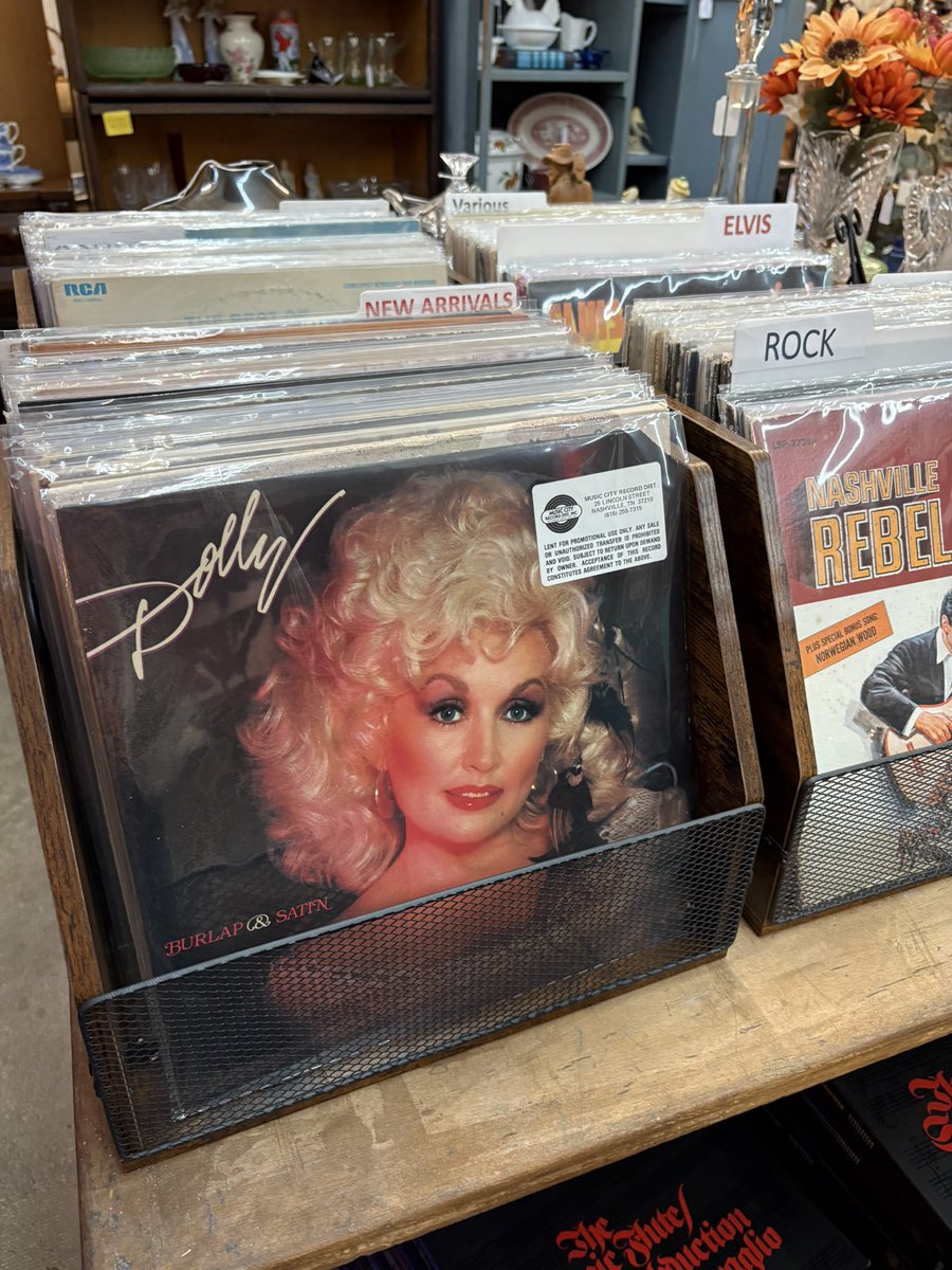 randystamps's tweet photo. Our #Antique #Vintage booth opens tomorrow at 10:00 a.m. Antique Emporium and Marketplace. #PanamaCity #FL We have #uniques #vinyl and simple #treasures. https://t.co/LQY7GnhJWS
