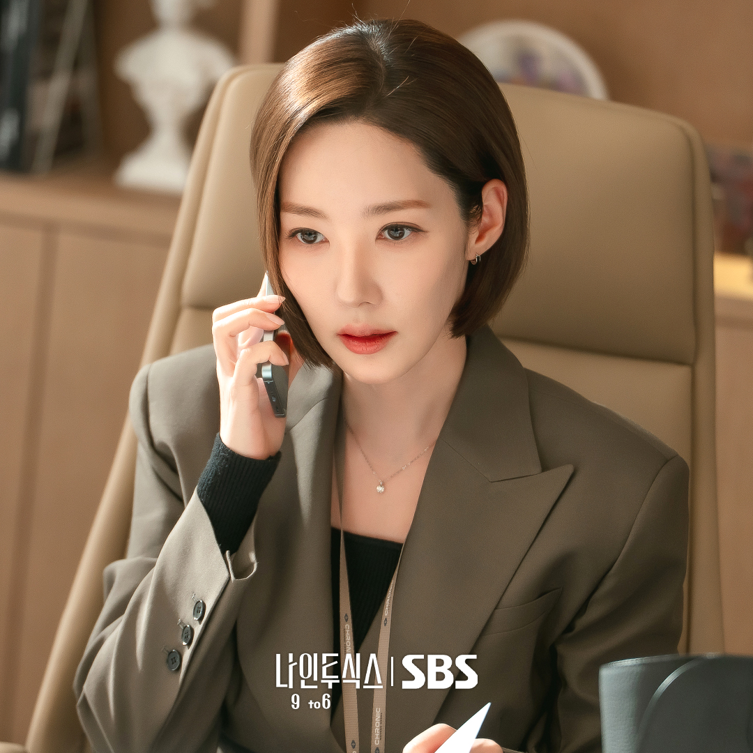 SBSNOW's tweet photo. 일 만큼은 프로페셔널한 차장 '강이지'✨
로코퀸 박민영이 말아주는 새로운 설렘♥️

SBS 새 수목드라마 <나인 투 식스>
☞ 11월 25일 [수] 밤 9시 첫 방송

#SBS새수목드라마 #나인투식스
#NinetoSix #박민영 #육성재 https://t.co/ZY1HiFHr8F