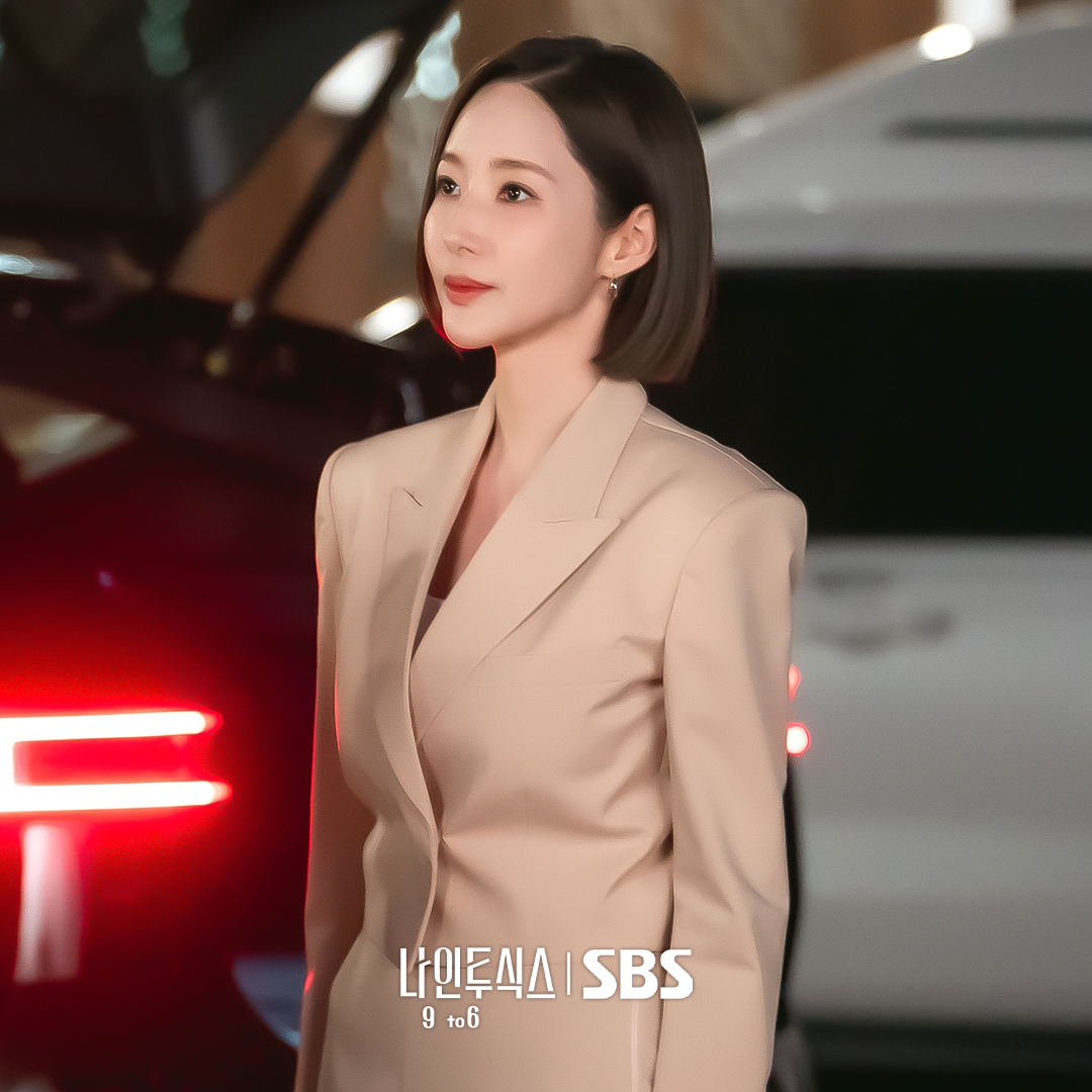 SBSNOW's tweet photo. 일 만큼은 프로페셔널한 차장 '강이지'✨
로코퀸 박민영이 말아주는 새로운 설렘♥️

SBS 새 수목드라마 <나인 투 식스>
☞ 11월 25일 [수] 밤 9시 첫 방송

#SBS새수목드라마 #나인투식스
#NinetoSix #박민영 #육성재 https://t.co/ZY1HiFHr8F