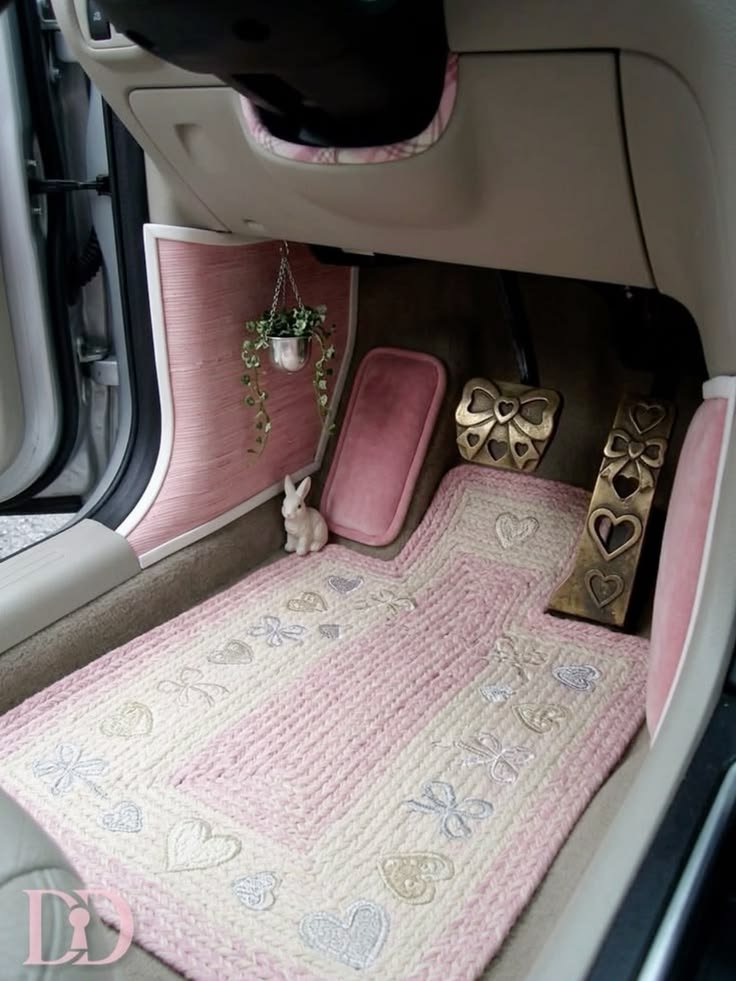 _thepinkagenda tweet picture