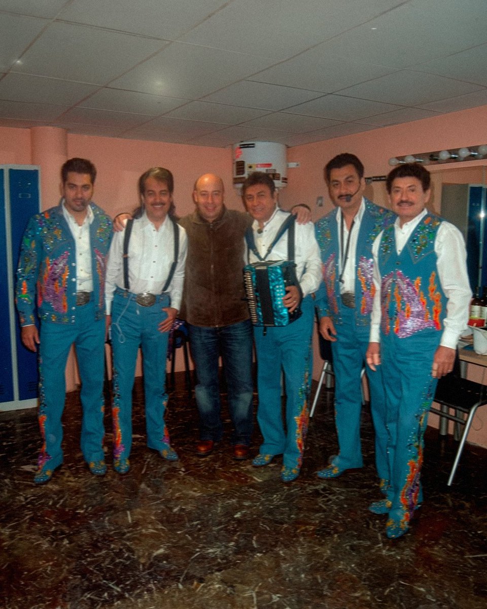 tigresdelnorte's tweet photo. Recordando nuestras giras alrededor del mundo 🧡
#tbt https://t.co/fHG2Fu369G