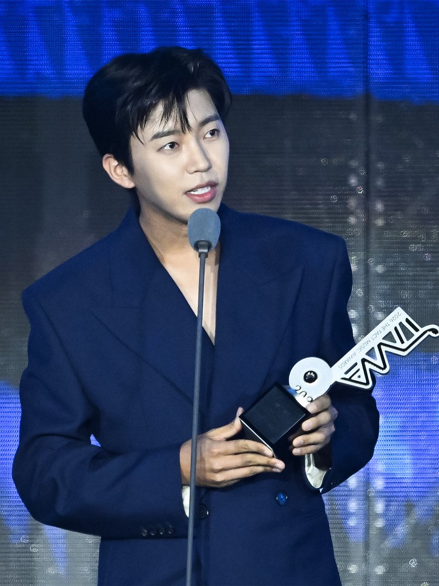 thefact_TMA's tweet photo. 📸 2026 TMA | #임영웅 #LIMYOUNGWOONG

한 소절만으로도 깊게 남는 무대.

따뜻한 감성과 독보적인 존재감으로
2026 THE FACT MUSIC AWARDS를 빛낸 임영웅.

사진으로 다시 만나는
그날의 특별한 순간들📸

#2026TMA #TMA #THEFACTMUSICAWARDS #더팩트뮤직어워즈 https://t.co/y1ymQx7h2M