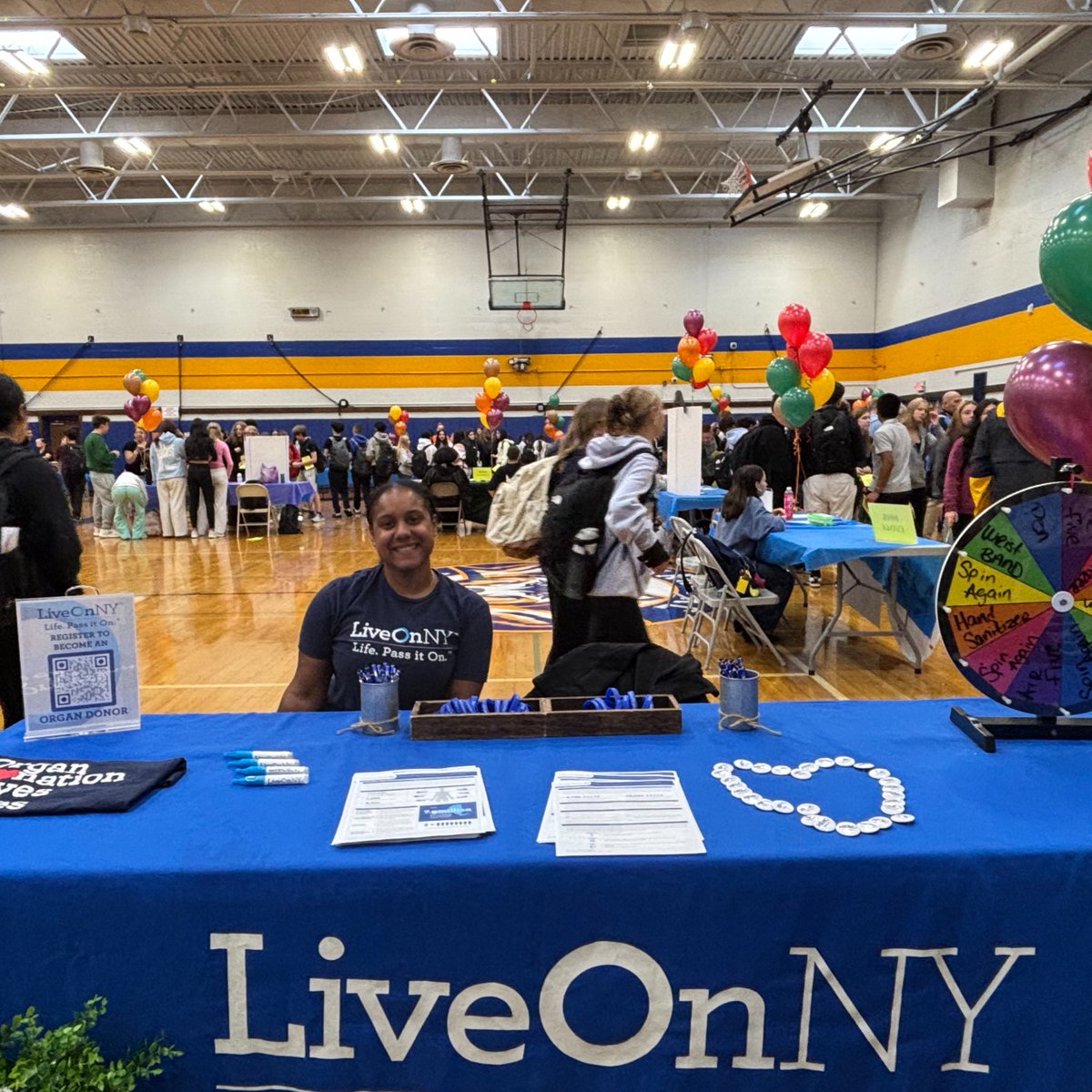 LiveOnNewYork's tweet photo. LiveOnNY was honored to join Mahopac High School's annual Wellfest! Our team hosted an enrollment table and had meaningful conversations with engaged students and faculty about the gift of life. Thank you for welcoming us!
#LiveOnNY #DonateLife https://t.co/0iGuJwsego