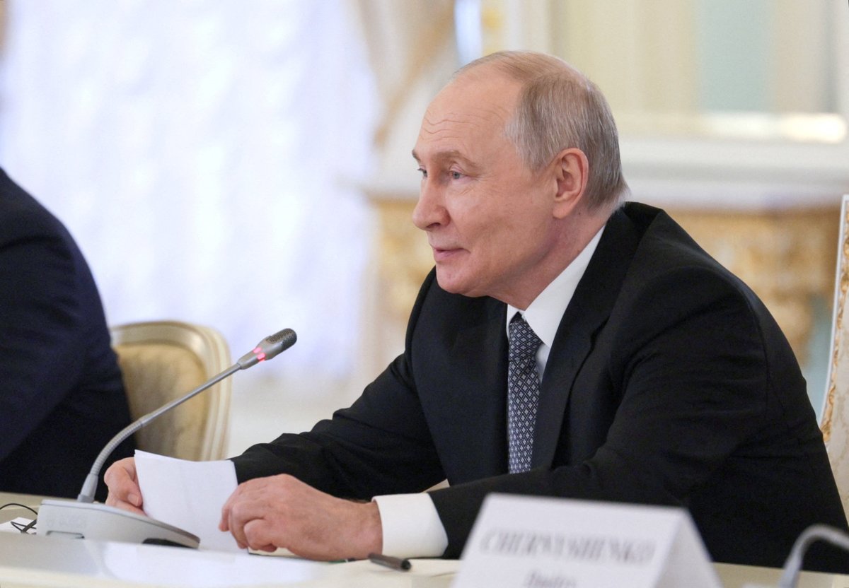 nacholozano's tweet photo. #Rusia enviará el jueves su primer #buque cisterna con #diésel destinado a #EUA, dijo el viceprimer ministro Alexandr Novak, tras un acuerdo con el presidente estadounidense, Donald #Trump.

El 9 de octubre, Rusia levantó  la prohibición que había impuesto a sus exportaciones de diésel para hacer frente a la escasez interna provocada por los ataques ucranianos con drones contra refinerías.

Novak dijo que el buque transportará 40 mil toneladas métricas de #combustible y agregó que los trámites para el suministro están a punto de concluir, según informes de medios locales.

FOTO: Reuters