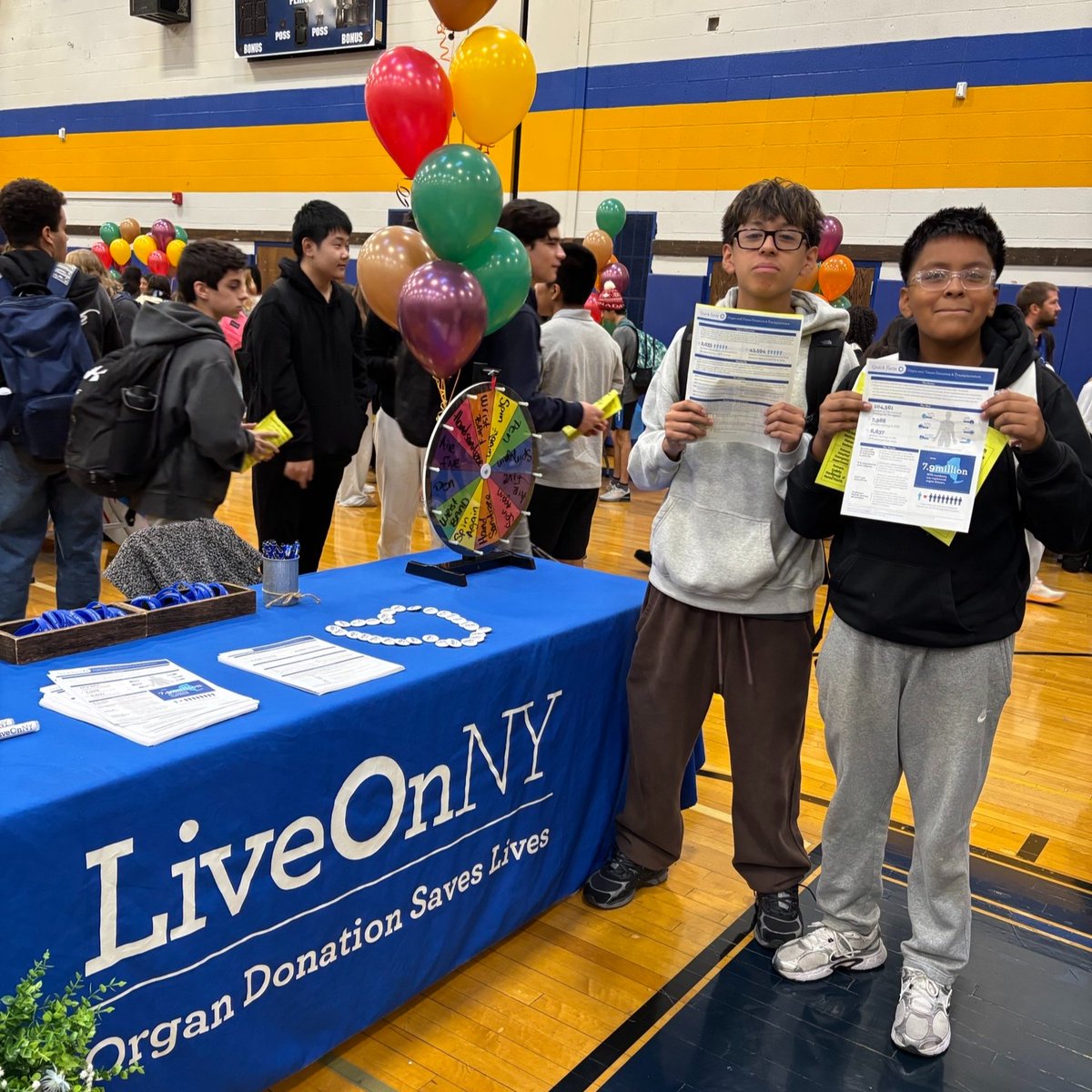 LiveOnNewYork's tweet photo. LiveOnNY was honored to join Mahopac High School's annual Wellfest! Our team hosted an enrollment table and had meaningful conversations with engaged students and faculty about the gift of life. Thank you for welcoming us!
#LiveOnNY #DonateLife https://t.co/0iGuJwsego