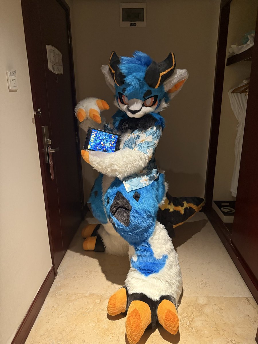 sealt_0929's tweet photo. 帮好朋友的举牌～

#furry #FursuitEverday #fursuit https://t.co/DTVeJEf35V