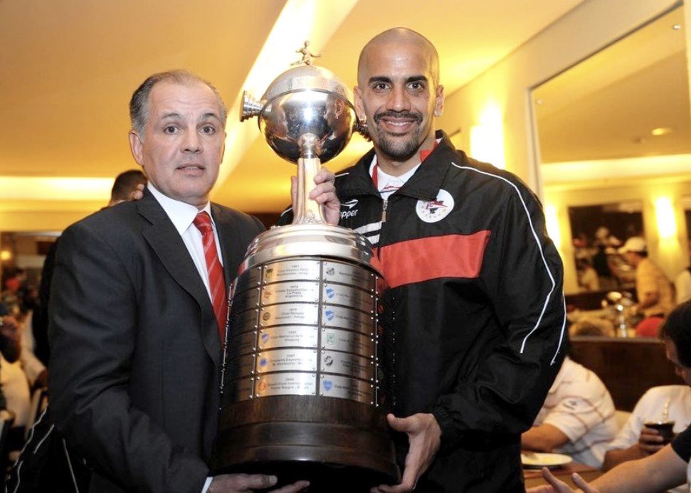 ManuuPinchaa7's tweet photo. “Preso de tu ilusión vas a bailar”🤞🏻🇦🇹 #EDLP #Libertadores https://t.co/zWZIVh6mi1
